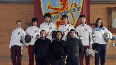 <b>ADDIO.</b> A sinistra il gruppo del Fides con lo staff tecnico, a destra il maestro Marco Vannini