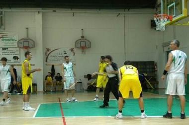 <b>BASKET </b> Una gara naschile    