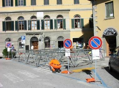Il pallone di Santa Celestina e il montaggio del palco centrale in piazza Matteotti 