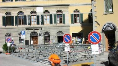 Il pallone di Santa Celestina e il montaggio del palco centrale in piazza Matteotti