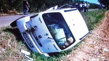 <b>LINCIDENTE.</b> La Suzuky Wagon &egrave; finita in un fossetto dopo essersi rovesciata. &Egrave; successo ieri verso le 13.30 in una strada vicinale nella frazione di Rombaia &Egrave; atterrato anche Pegaso 