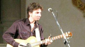 Il giovane chitarrista Andrea Valeri in concerto stasera nella sua Pontedera