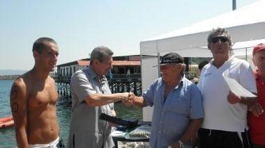 <b>PREMIAZIONE</b> Da sinistra Gabriele Landini, il sindaco Cerulli e Orlando Olivari, 80 anni
