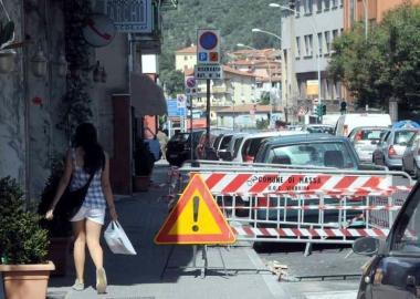 Le transenne in via Trieste 