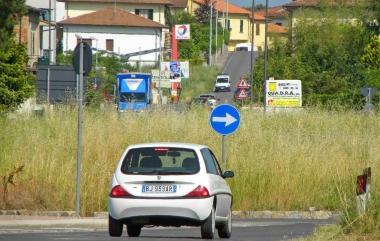 Ancora un incidente alla rotonda dei Martiri