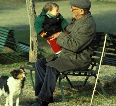 Adottare una panchina con il tuo nome: grazie al nuovo regolamento si pu&ograve; fare  