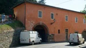 Incastrato dalla foto delle turiste