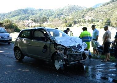La Lancia Y distrutta dopo lurto 