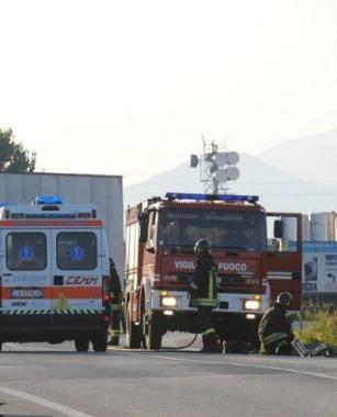 I pompieri al lavoro a Porcari (Vip) 