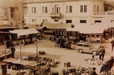 Piazza Montanelli negli anni Cinquanta  