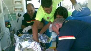 Un momento del soccorso nell’ambulanza e la campagna dove Guarracino è caduto