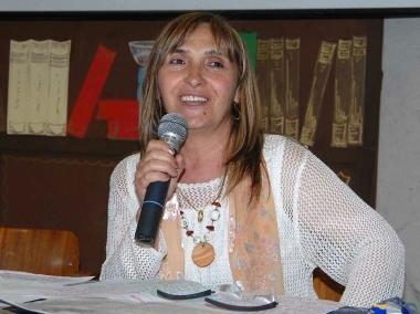 <b>MAESTRO. </b>A destra Alberto Manzi quando era sindaco a Pitigliano; a destra la vedova Sonia Boni               