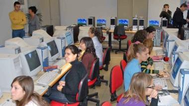Aule troppo piccole e sovraffollate