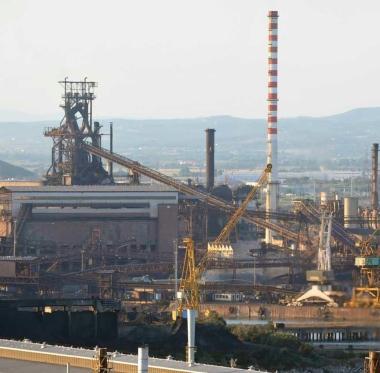 Panoramica della Lucchini e dellarea portuale dellacciaieria dalla Tolla   
