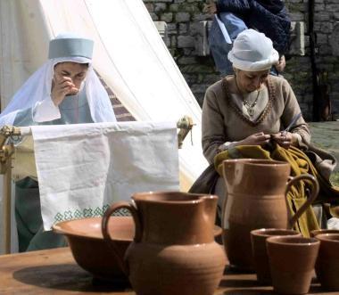 Corteggio e novità: la tavola e le nozze in stile medievale