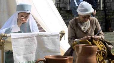 Corteggio e novità: la tavola e le nozze in stile medievale
