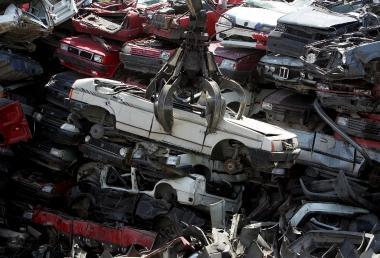 <b>ECOINCENTIVI. </b>Mezzi rottamati in una discarica 