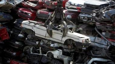 <b>ECOINCENTIVI. </b>Mezzi rottamati in una discarica