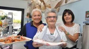 Il mare, la pesca, l'amore gli ottant'anni di Mery una vita dietro al banco