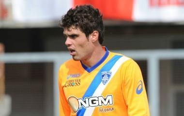 Il portiere azzurro Alberto Pelagotti durante la partita di Varese 