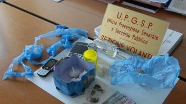 <b>EROINA E MAM.</b> La droga sequestrata dalla polizia