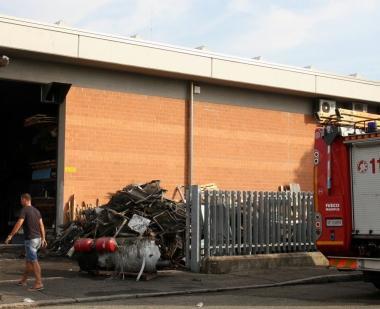 I danni provocati dallincendio nella ditta di via del Pesco Le fiamme si sono levate intorno allora di pranzo   