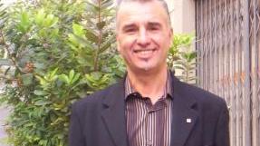 Giovanni Occhipinti e a destra la sede del Circondario
