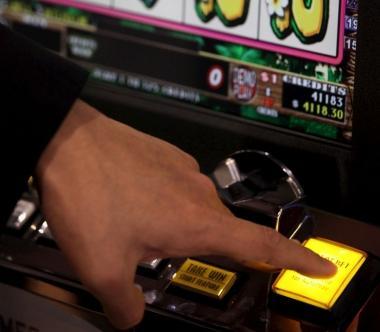 Sempre di pi&ugrave; i malati di gioco 