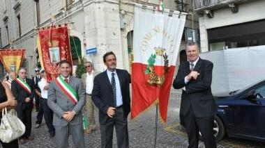 PERDONANZA. Il Comune di Lucca ha partecipato con il proprio labaro alla tradizionale processione ...