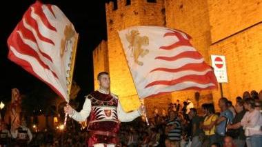 Un’immagine del Corteggio edizione 2009 a destra il Metastasio