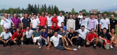 Foto di gruppo per gli arbitri della sezione pratese della Federcalcio 