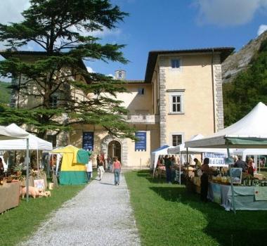 Torna la fiera dei Becchi nellarea Medicea a Seravezza    