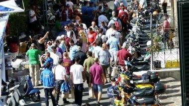 Premiato a Castelnuovo il Vespa club della Versilia Storica