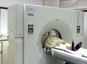 Se lo dimenticano nella Tac prigioniero per un'ora