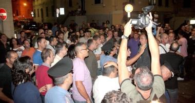 Un momento della rivolta di via dei Mulini 