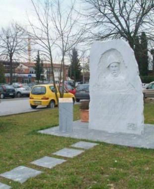 Piazza degli Alpini a Porcari dove sorgerà la fontana