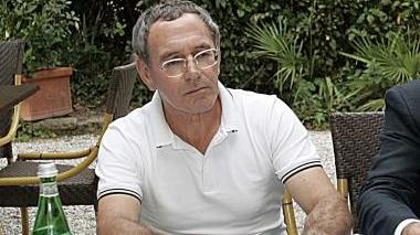 Franco Nardini durante la conferenza stampa in cui annuncia il passaggio all’Idv