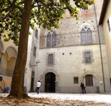 Il chiostro del palazzo comunale 