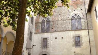 Il chiostro del palazzo comunale