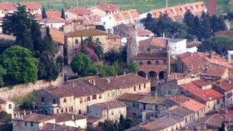 Una veduta aerea dell’antico borgo di Suvereto