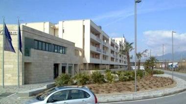<b>COLOSSO DEL MATTONE.</b> La sede della Finedil nel complesso degli ex hangar