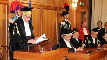 <b>AUTO BLU.</b> La corte dei conti, Buratti e in alto una Mercedes E