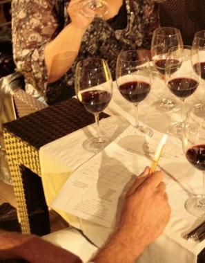 Rotta del vino a Pisa il derby del nettare bio