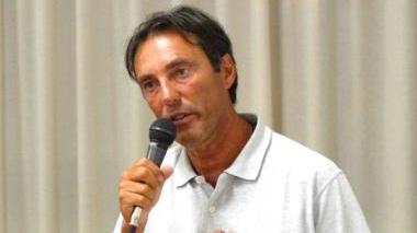 L’assemblea degli Stati generali al circolo di Capostrada, in alto il sindaco Renzo Berti