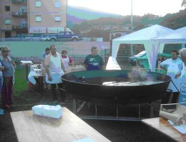 Il padellone gigante di Camogli utilizzato anche ad Arpiola di Mulazzo    