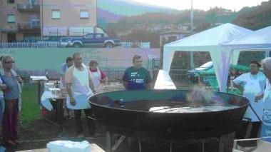 Il padellone gigante di Camogli utilizzato anche ad Arpiola di Mulazzo