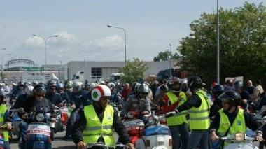 Un raduno di Vespe in Valdera