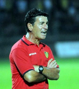 La grinta di mister Francesco Monaco mentre d&agrave; indicazioni alla propria squadra      