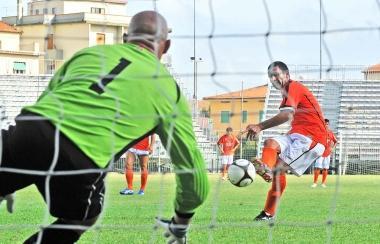 <b>DISCHETTO MALEFICO.</b> Arricca sbaglia il rigore sullo 0-0 