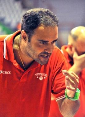 Sopra Joe Forte a fianco la grinta di Moretti   
